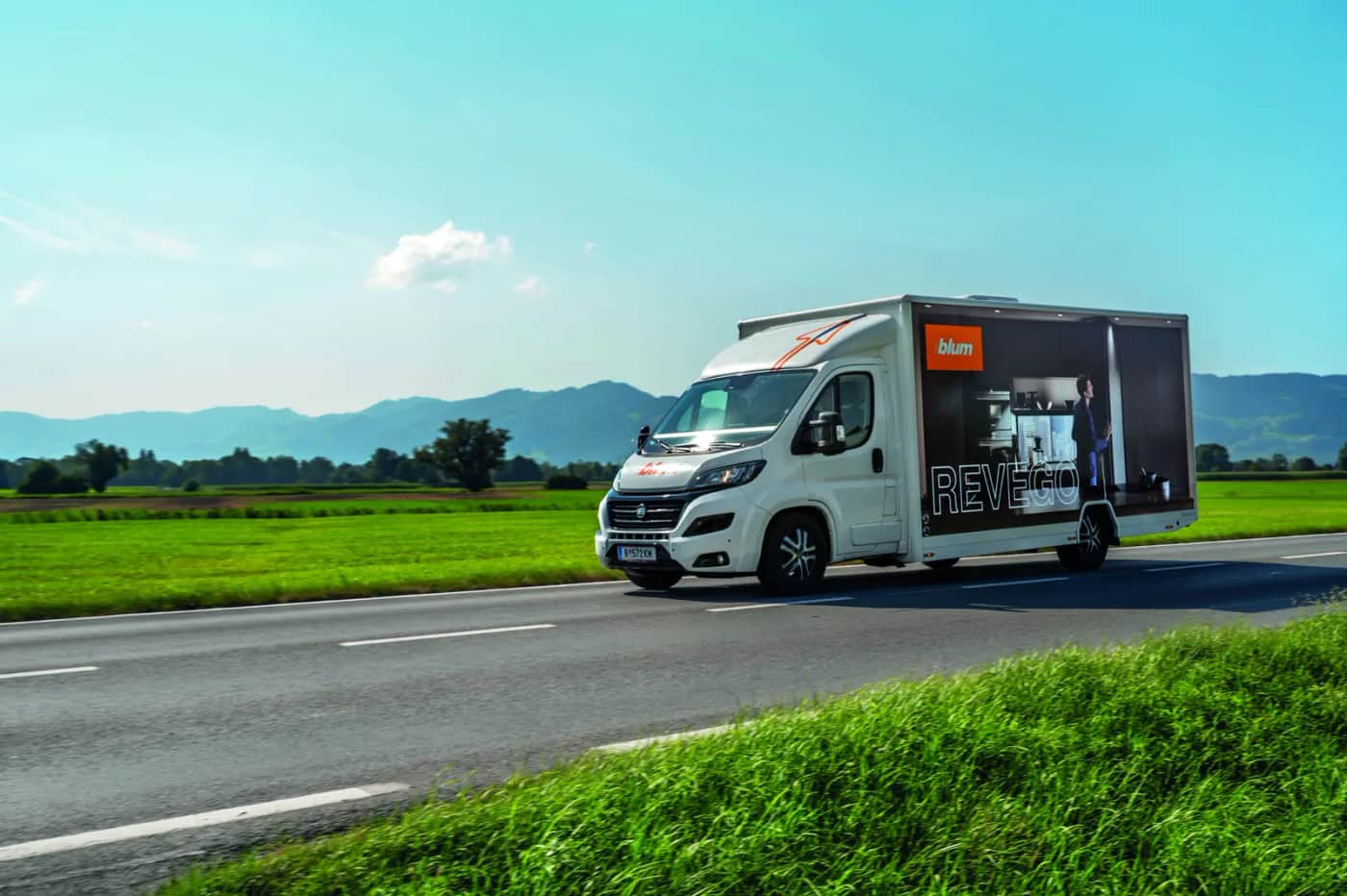 Blum lance « agencer ensemble », un roadshow inédit à travers la France