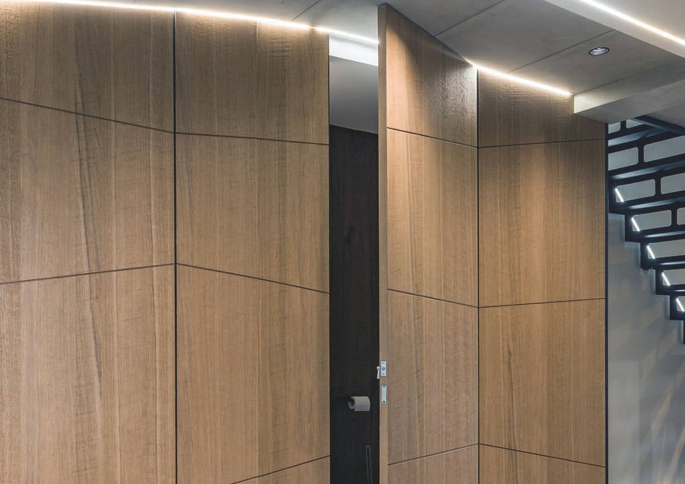 Précision invisible pour les portes avec un revêtement