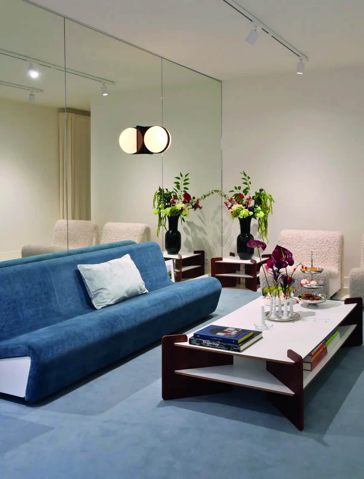 Place des Victoires, Source Édition installe un écrin dédié au design mid-century