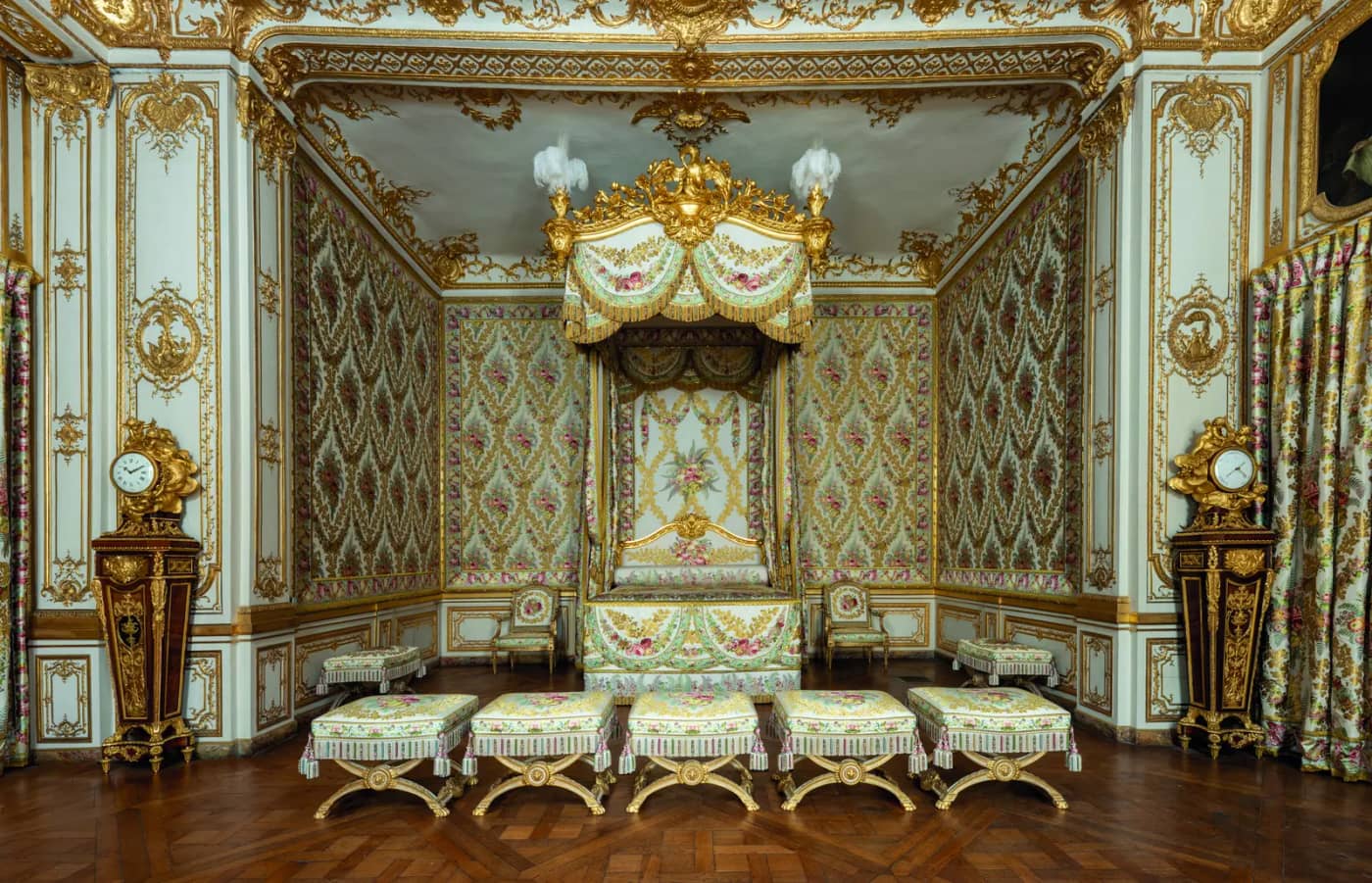 Tassinari & Chatel restitue les soieries de la chambre du Roi à Versailles